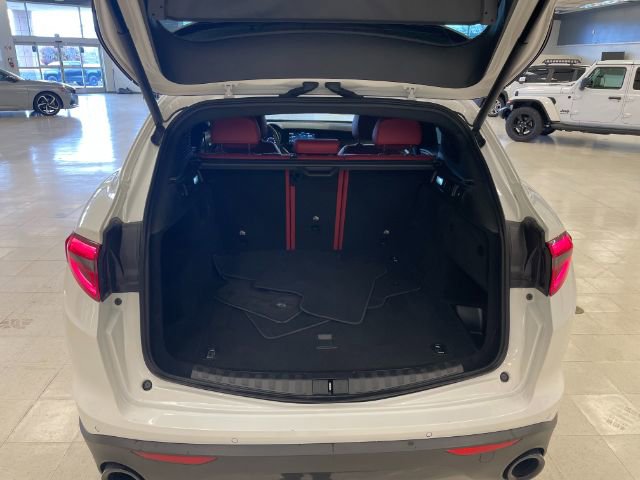Used 2022 Alfa Romeo Stelvio Sprint image 9