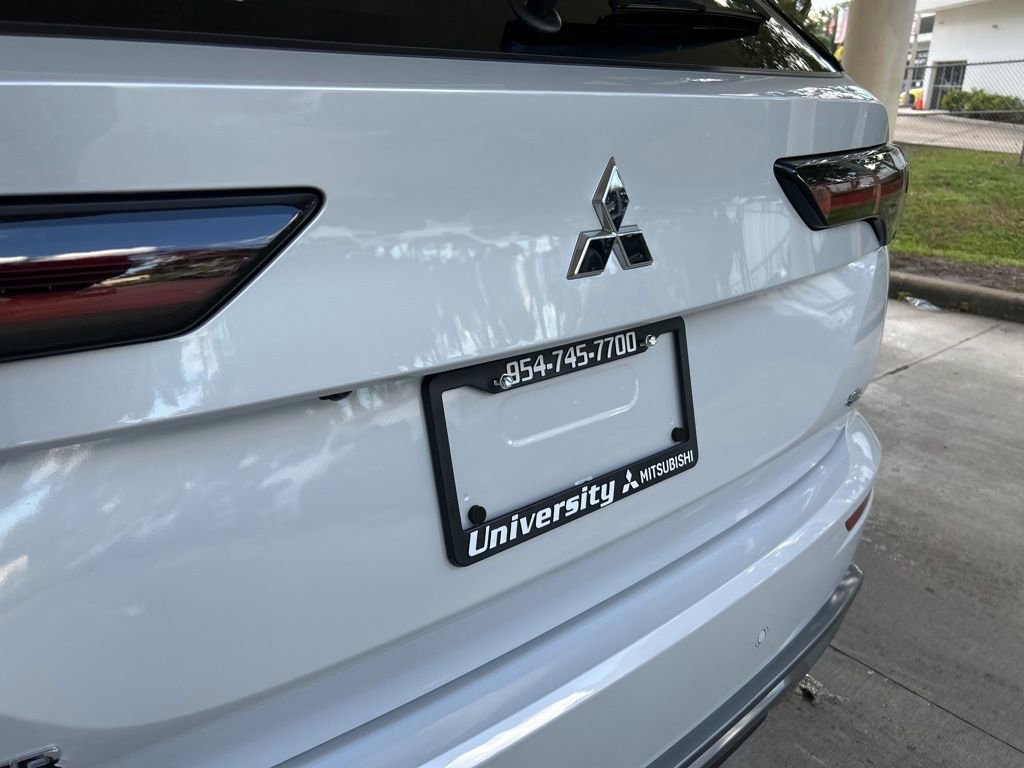 New 2025 Mitsubishi Outlander SE image 19
