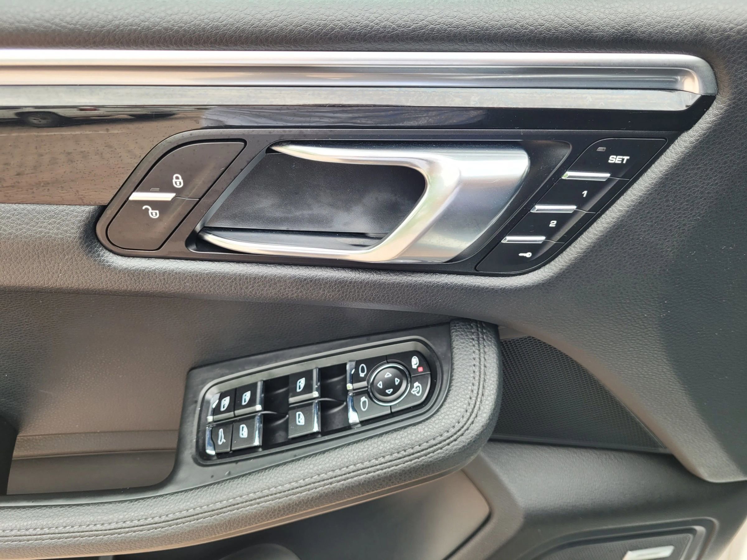 Used 2015 Porsche Macan S image 19