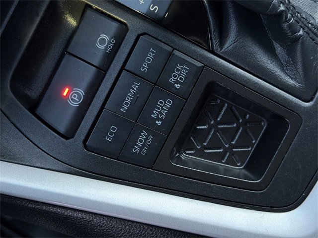 Used 2024 Toyota RAV4 LE image 37