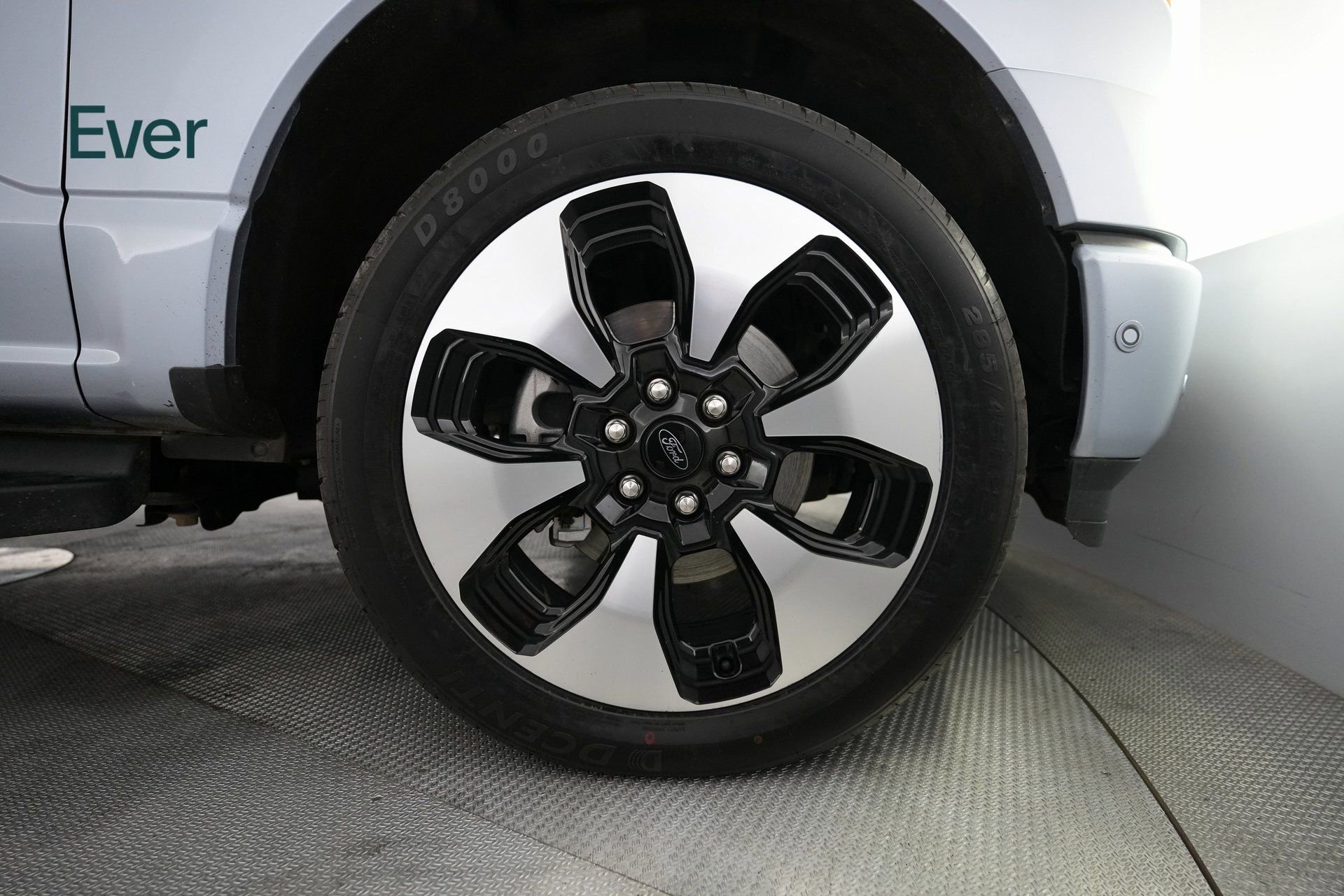 Used 2022 Ford F150 Lightning Platinum image 14