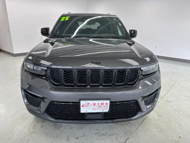 Used 2025 Jeep Grand Cherokee Limited w/ Black Appearance Package AWD/4WD image 3