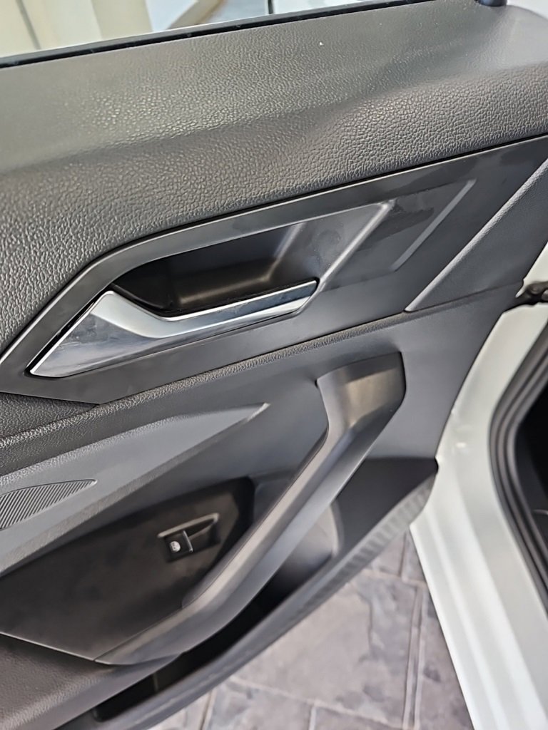 Used 2025 Volkswagen Jetta SE image 21