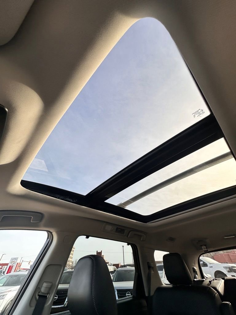 Certified 2024 Nissan Pathfinder Platinum image 38