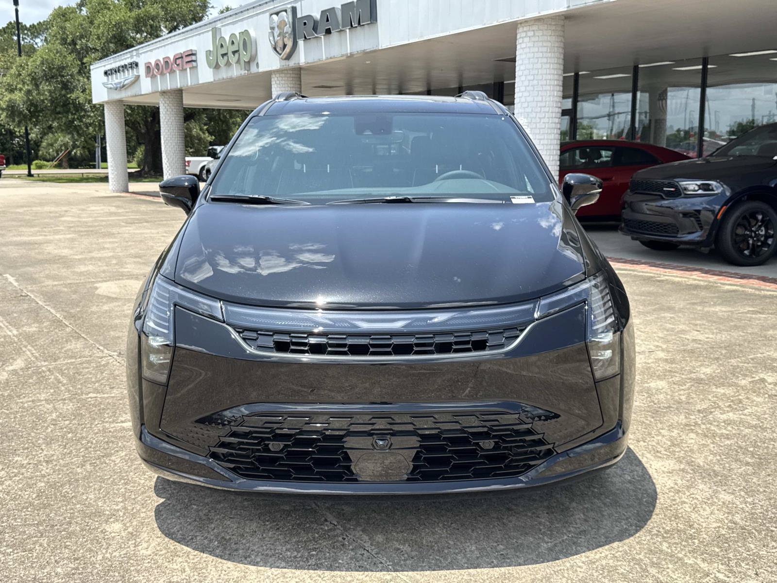 New 2027 Chrysler Pacifica Limited FWD image 2
