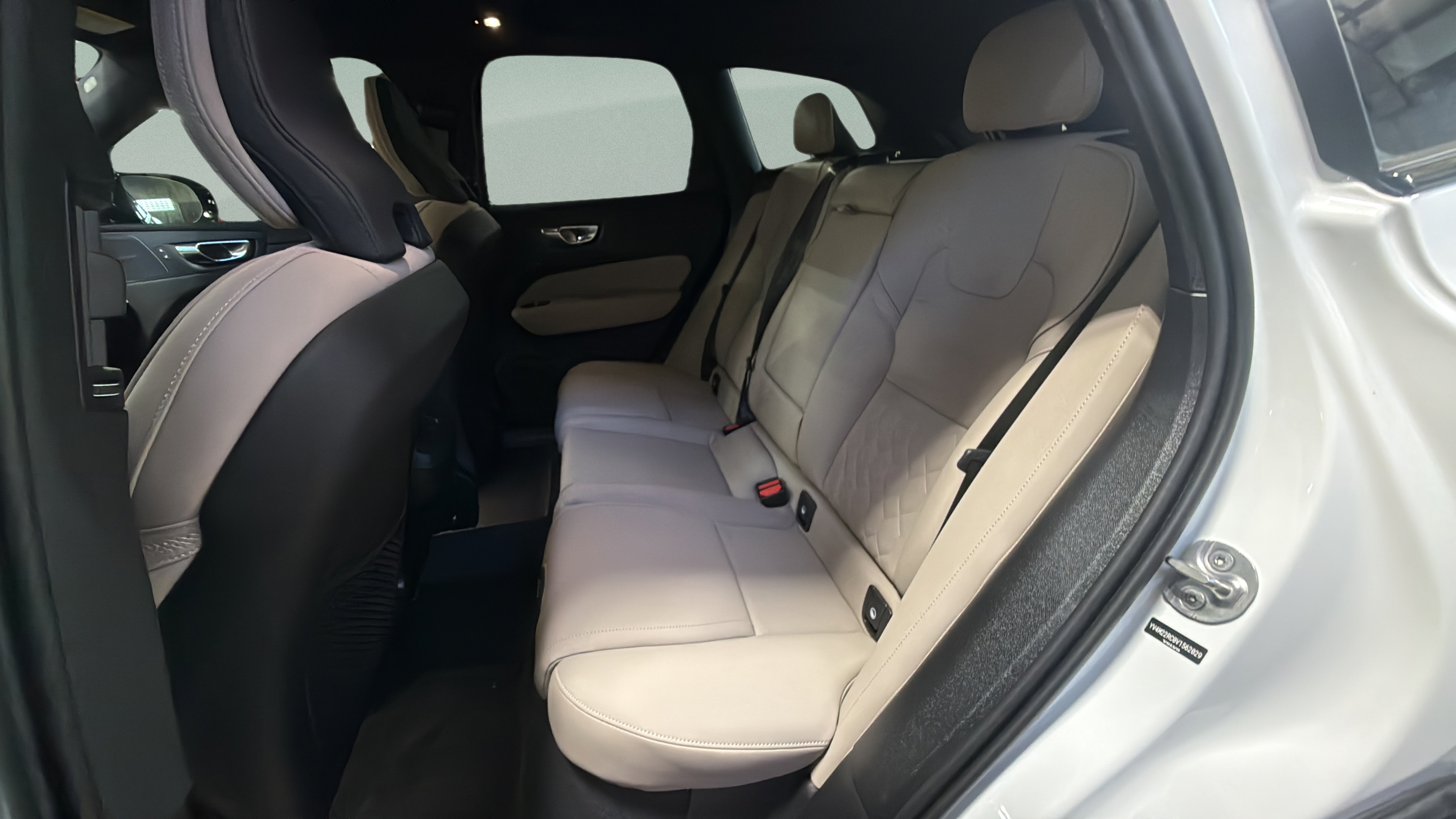 New 2027 Volvo XC60 B5 Plus AWD/4WD image 24