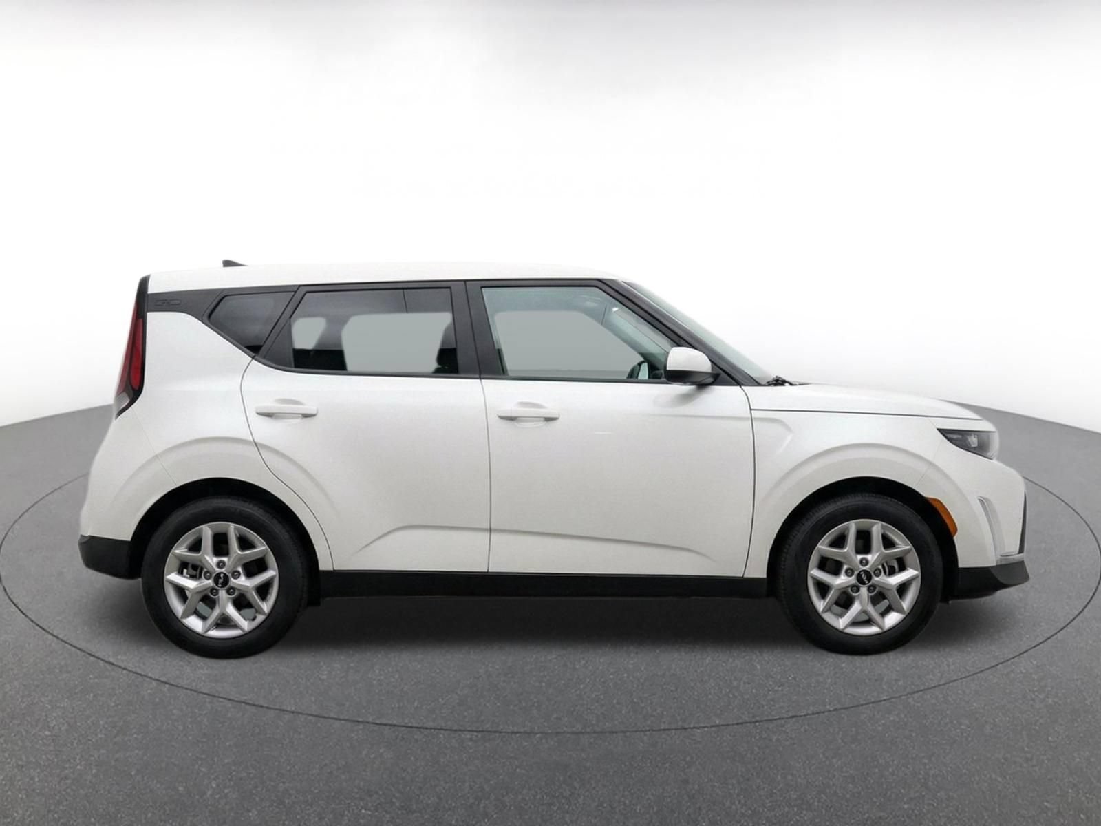 Used 2025 Kia Soul LX w/ LX Technology Package FWD image 14