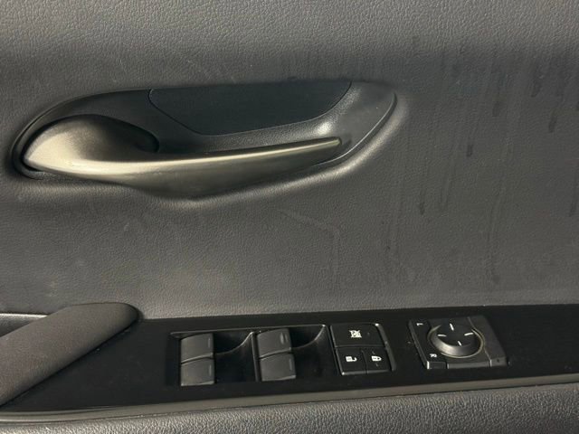 Used 2021 Lexus UX 200 w/ Premium Package FWD image 11