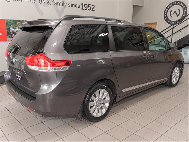 Used 2011 Toyota Sienna LE w/ Towing Pkg AWD/4WD image 18