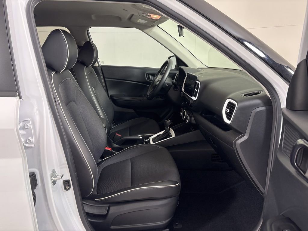 Used 2023 Hyundai Venue Limited w/ Cargo Package image 12