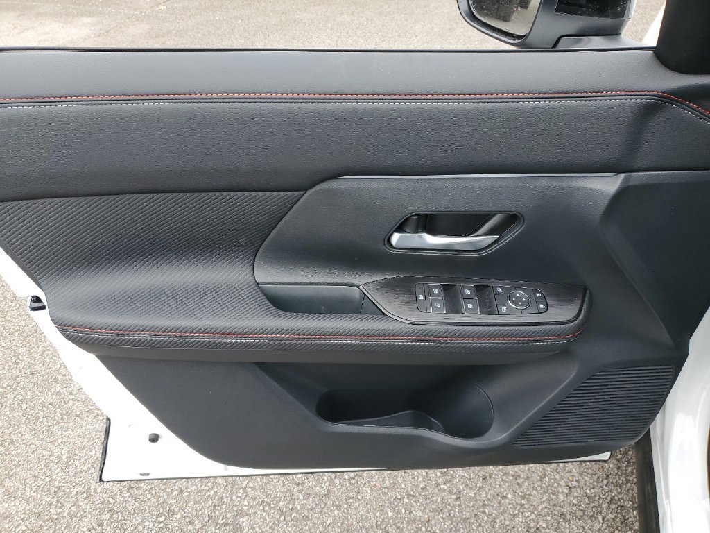 New 2026 Nissan Kicks SR w/ Cold Weather Package AWD/4WD image 14