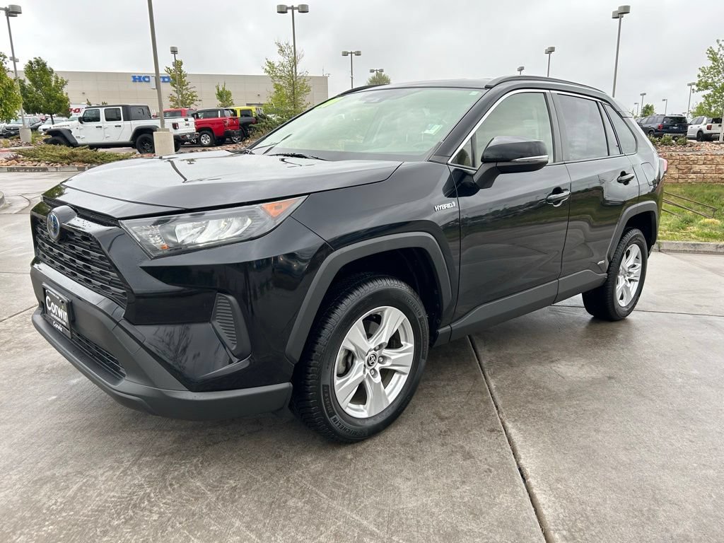 Used 2020 Toyota RAV4 LE w/ Carpet Mat Package AWD/4WD image 3