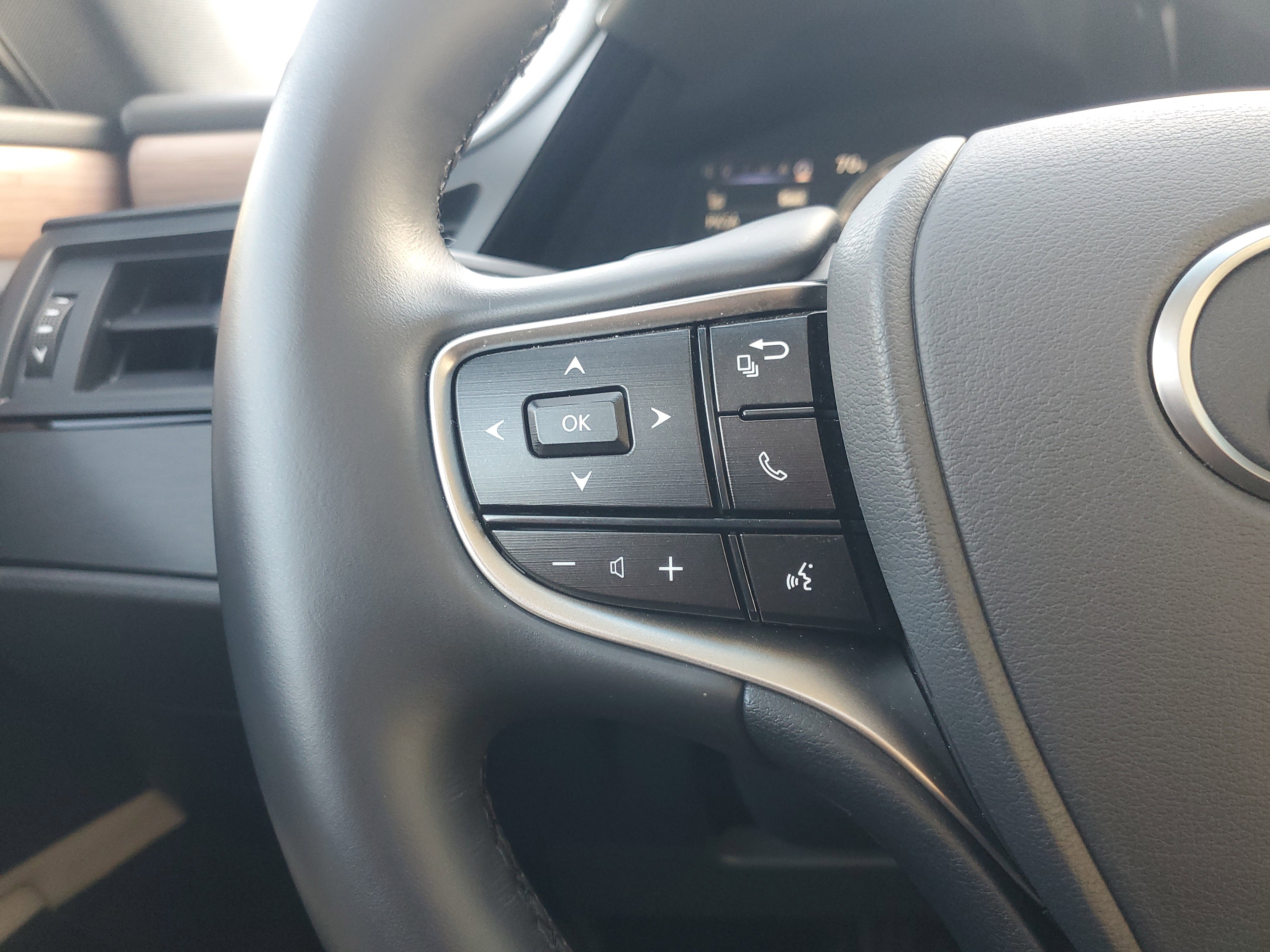 Used 2025 Lexus ES 350 w/ Premium Package image 26