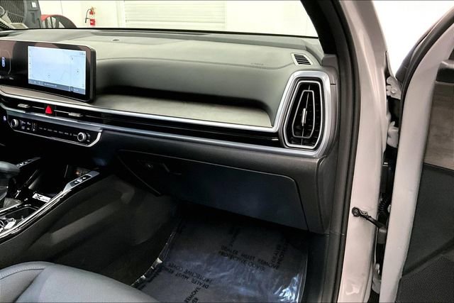 Used 2024 Kia Sorento SX Prestige image 16