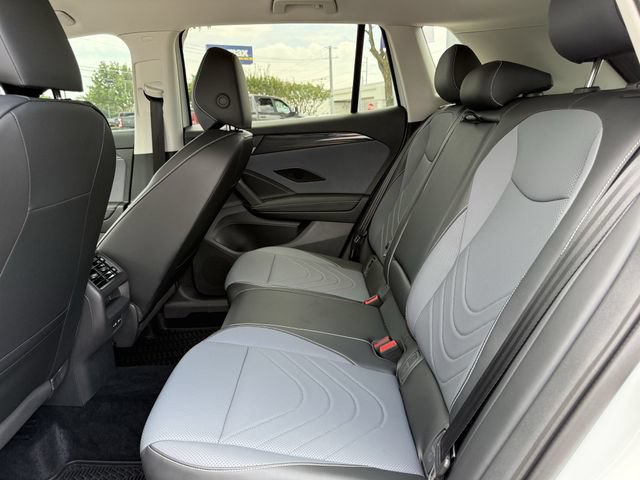 Used 2026 Volkswagen Tiguan SE FWD image 23