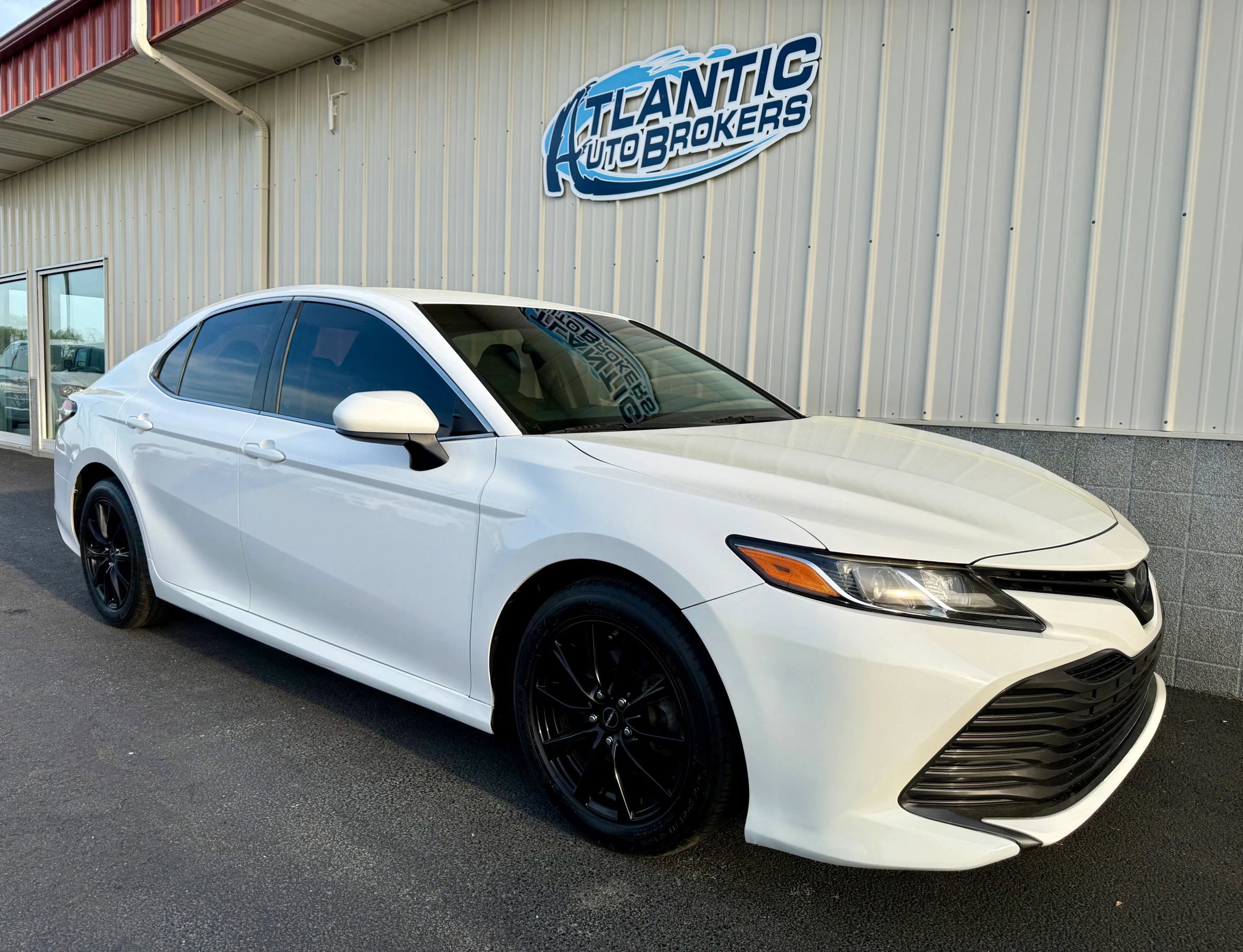 Used 2018 Toyota Camry LE FWD image 4