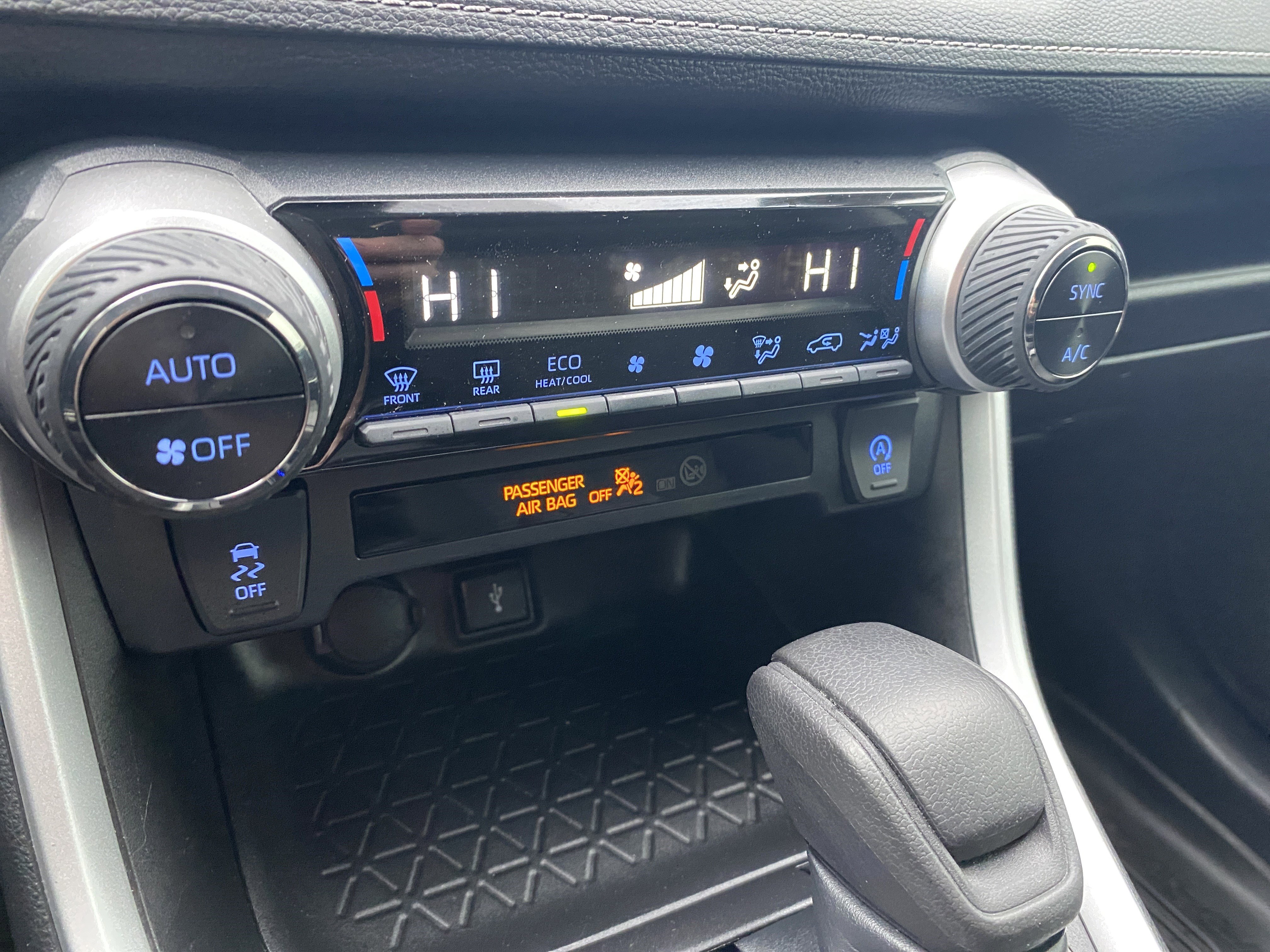 Used 2022 Toyota RAV4 XLE image 33