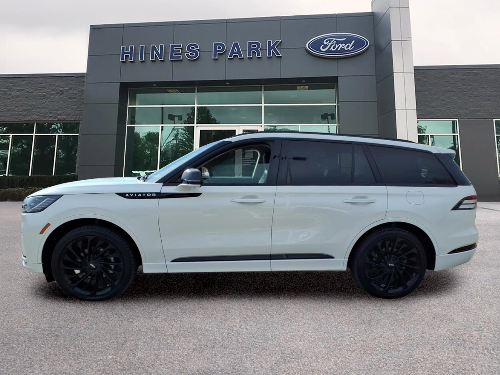 Used 2025 Lincoln Aviator Reserve w/ Equipment Group 201A AWD/4WD image 4