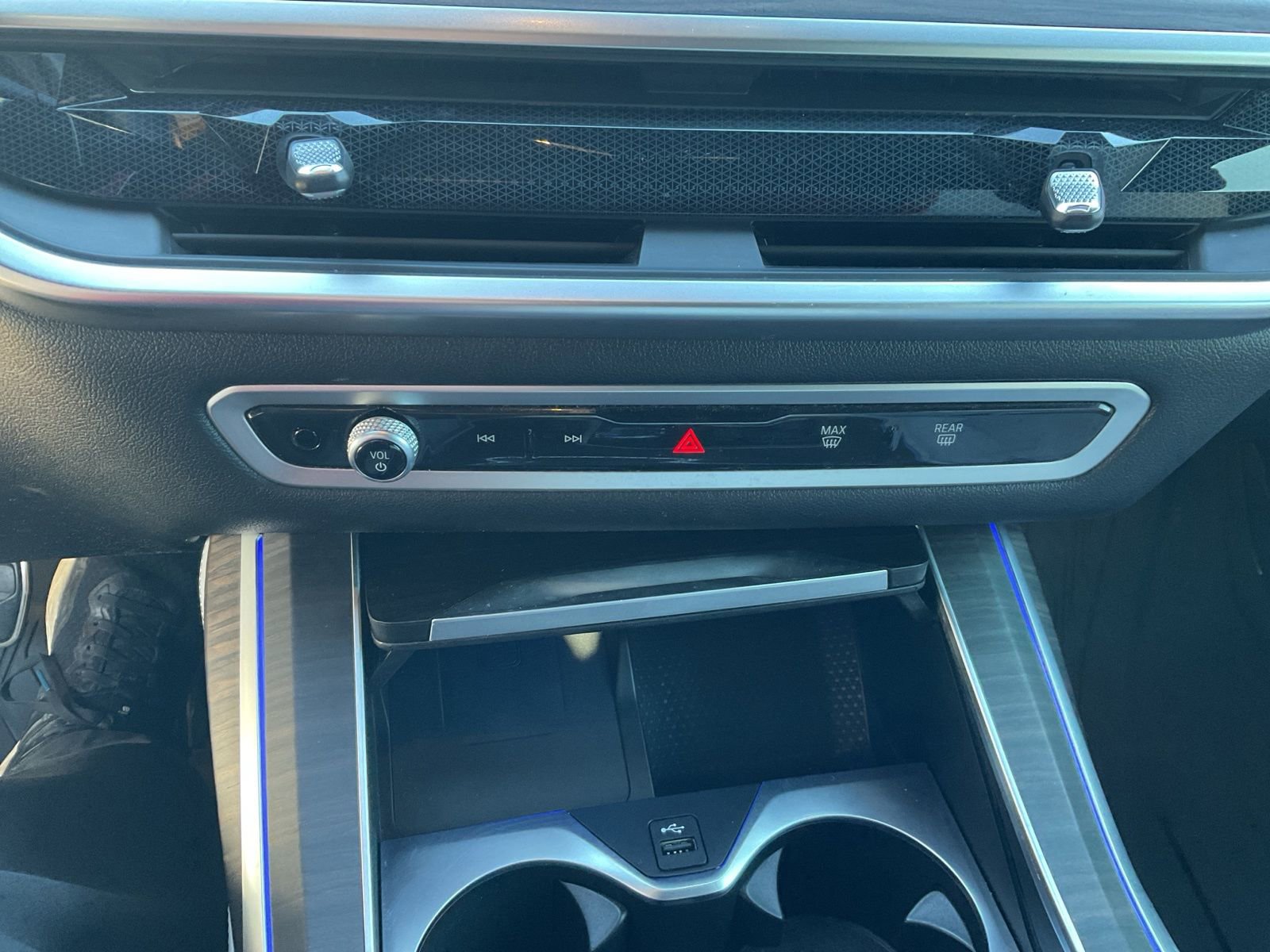 Used 2023 BMW X7 xDrive40i w/ Dynamic Handling Package image 11