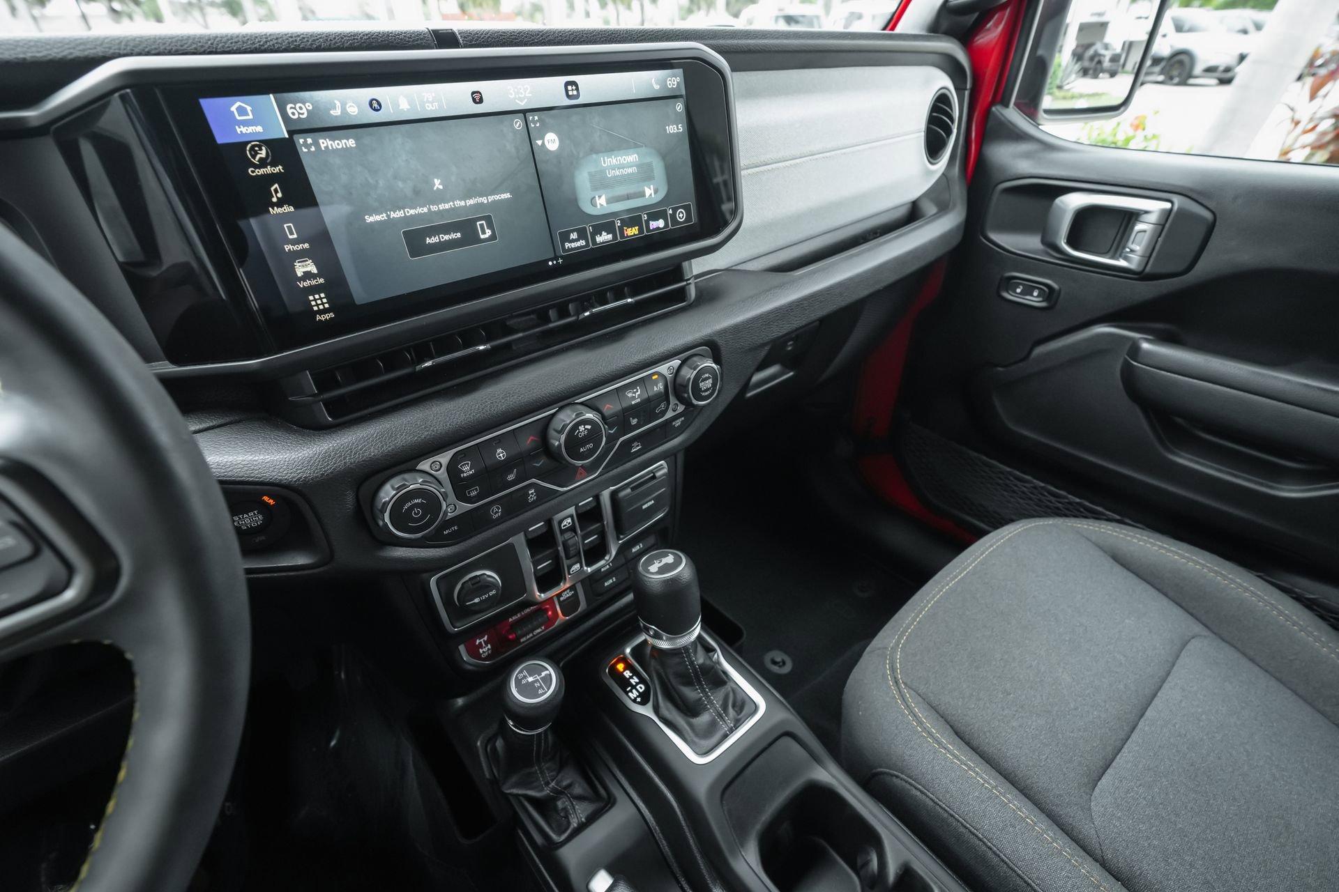 Used 2024 Jeep Wrangler Willys image 10