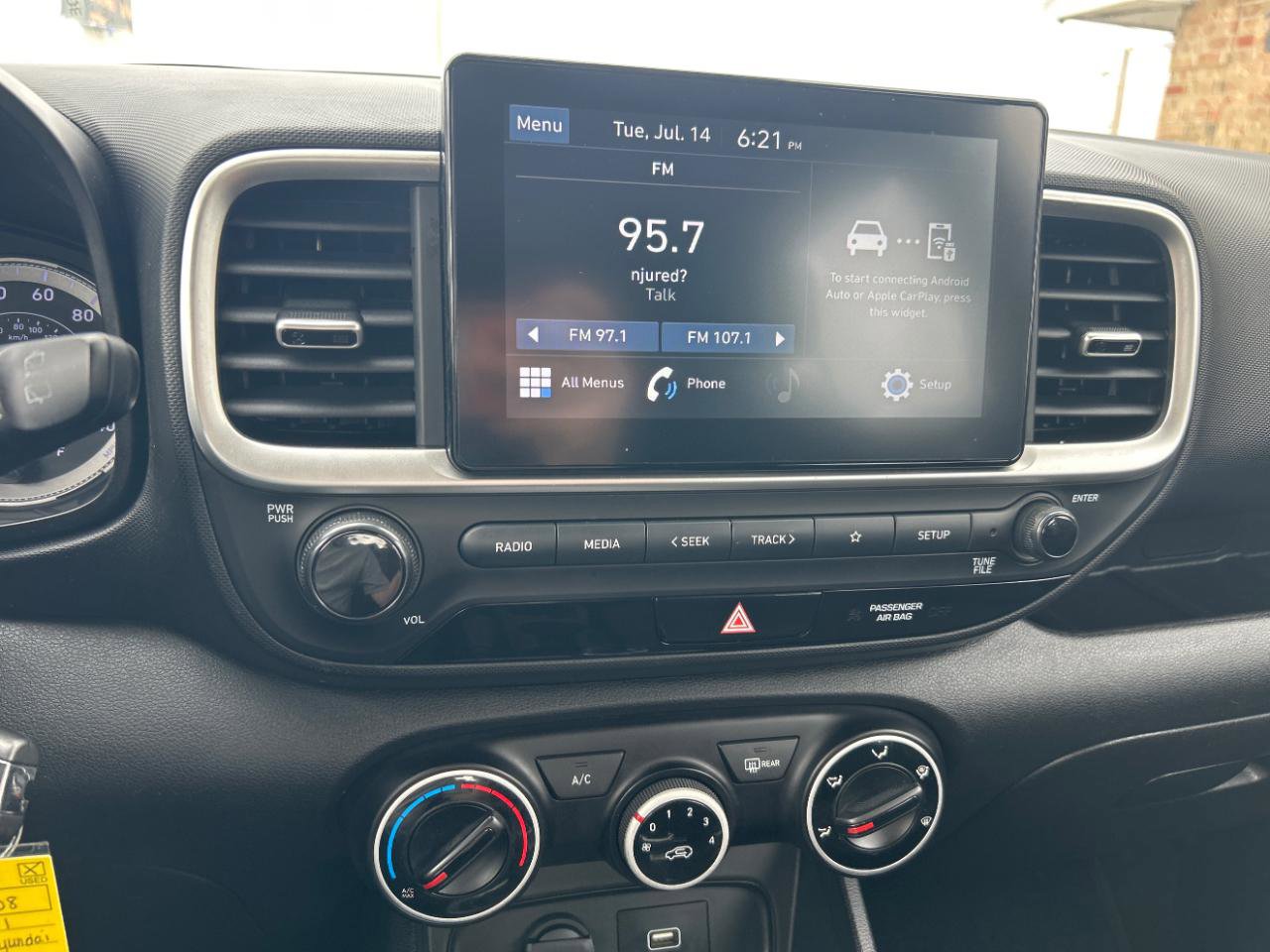 Used 2021 Hyundai Venue SE FWD image 13