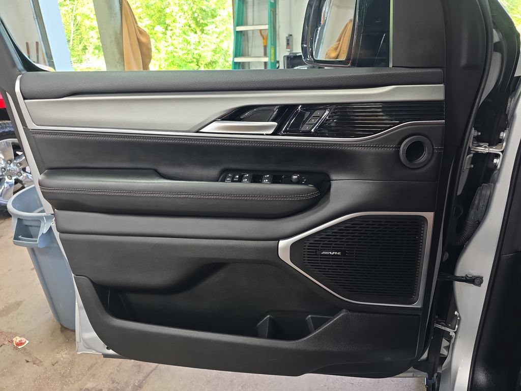 Used 2024 Jeep Wagoneer Series II AWD/4WD image 26