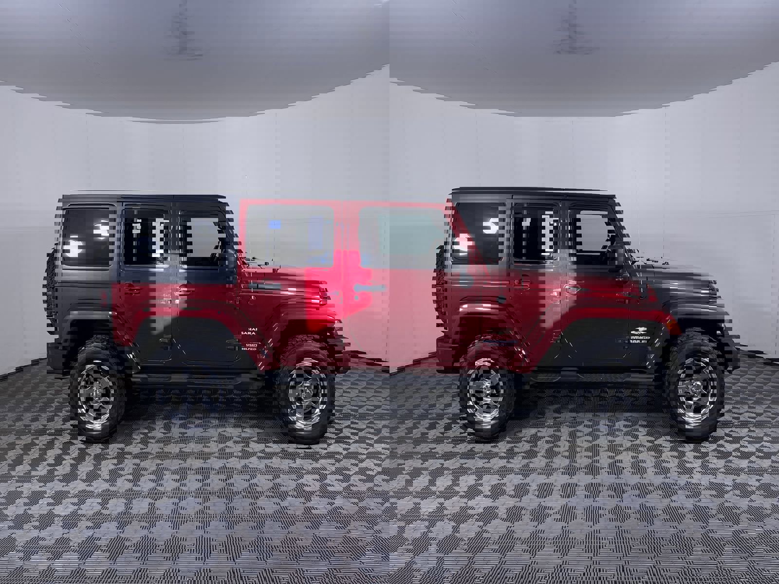 Used 2012 Jeep Wrangler Unlimited Sahara w/ Connectivity Group image 10