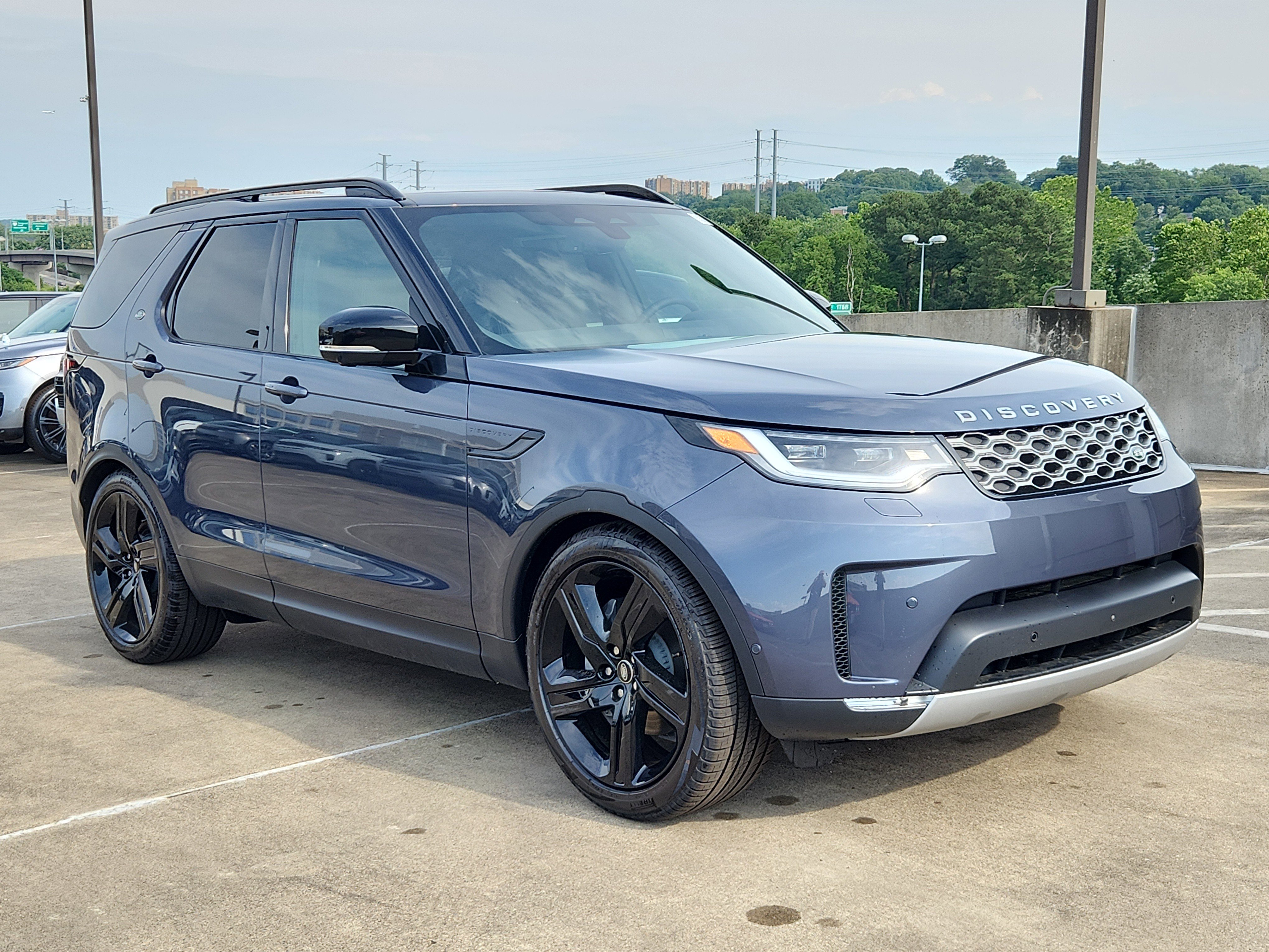 Certified 2025 Land Rover Discovery S image 10