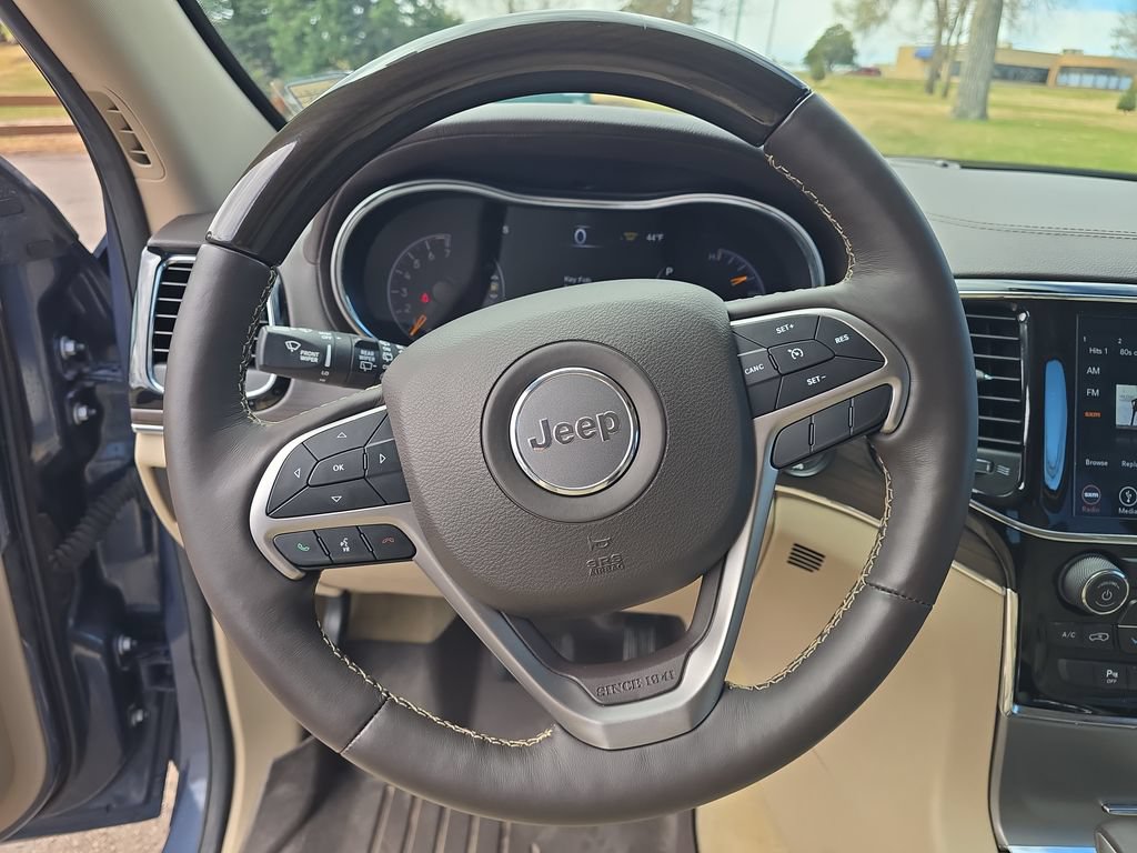 Used 2019 Jeep Grand Cherokee Overland AWD/4WD image 16