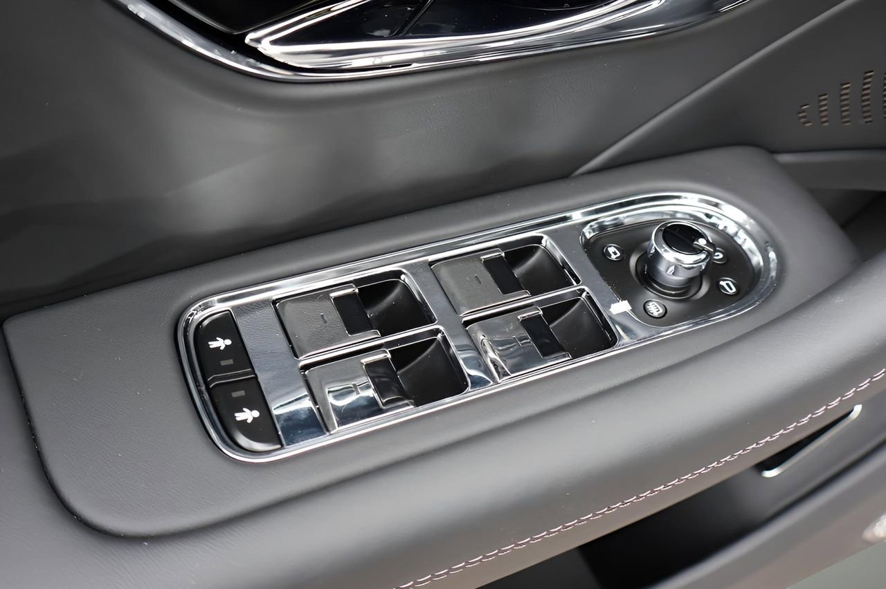 New 2025 Bentley Flying Spur Plug-In Hybrid image 11