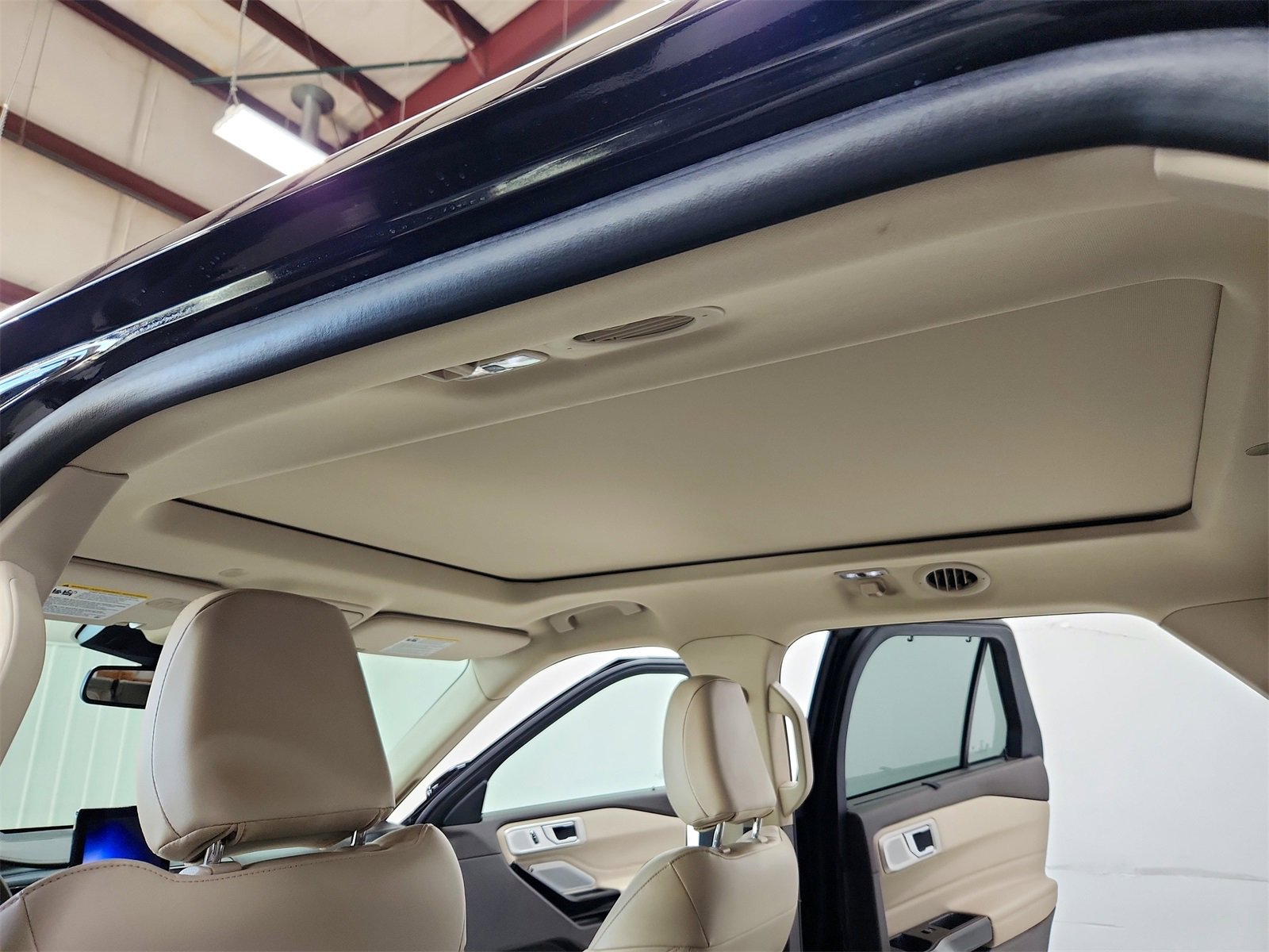 Used 2023 Ford Explorer Platinum w/ Technology Package image 22