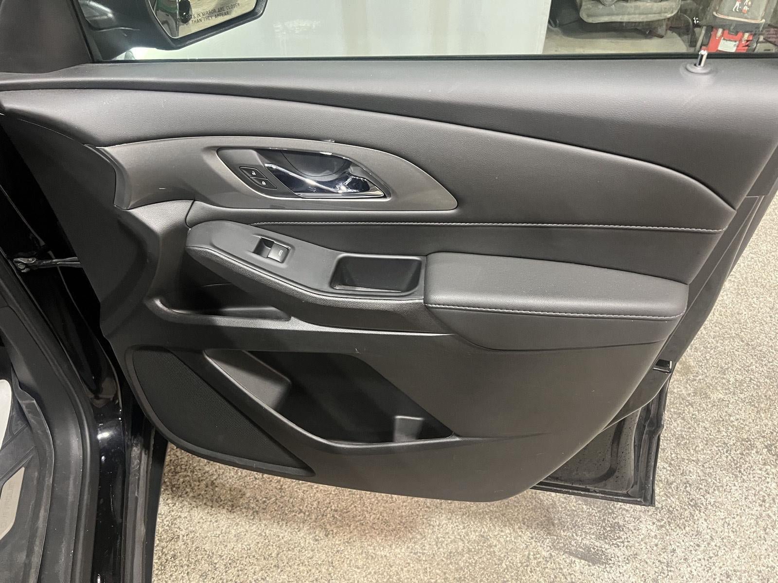 Used 2023 Chevrolet Traverse LT FWD image 21