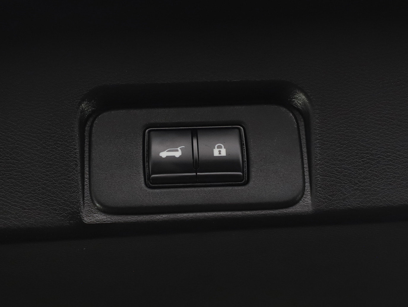 Used 2025 Nissan Rogue SV AWD/4WD image 19