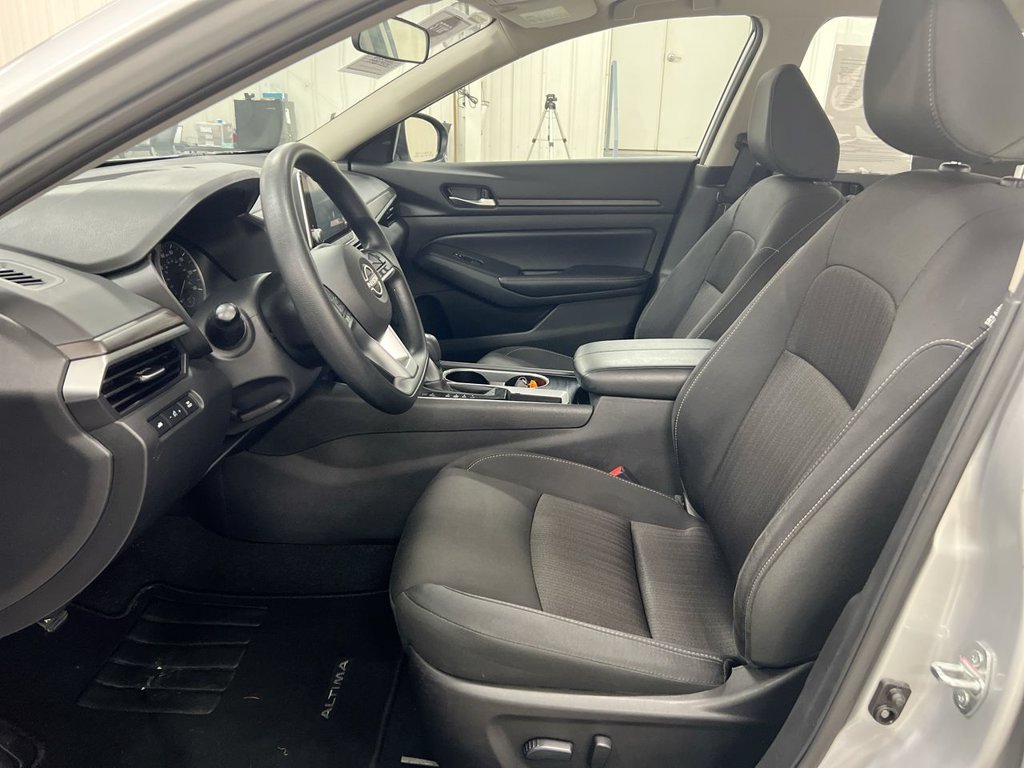 Used 2024 Nissan Altima 2.5 SV FWD image 19