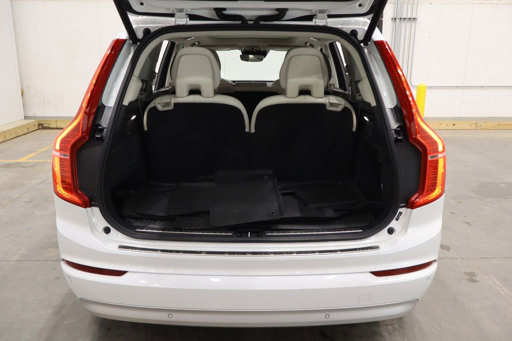 Used 2022 Volvo XC90 T6 Momentum w/ Advanced Package image 16