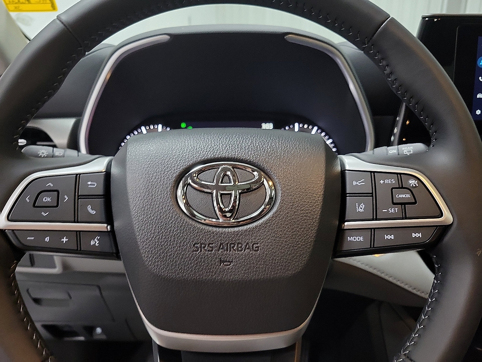Certified 2024 Toyota Highlander XLE AWD/4WD image 18