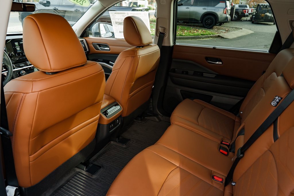 New 2025 Nissan Pathfinder Platinum image 25