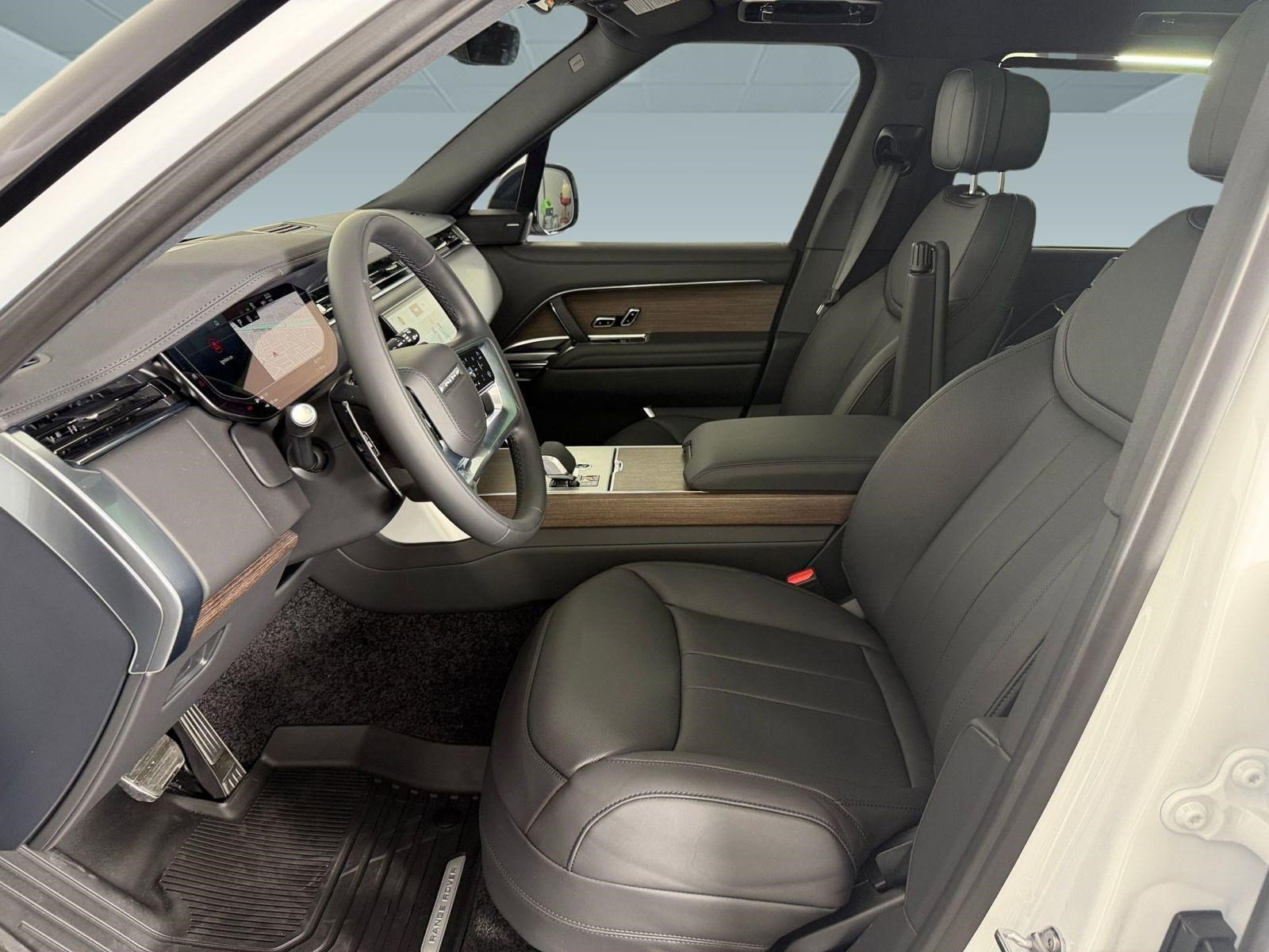 New 2026 Land Rover Range Rover Long Wheelbase SE AWD/4WD image 5