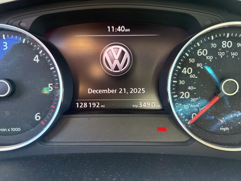 Used 2014 Volkswagen Touareg Sport image 5