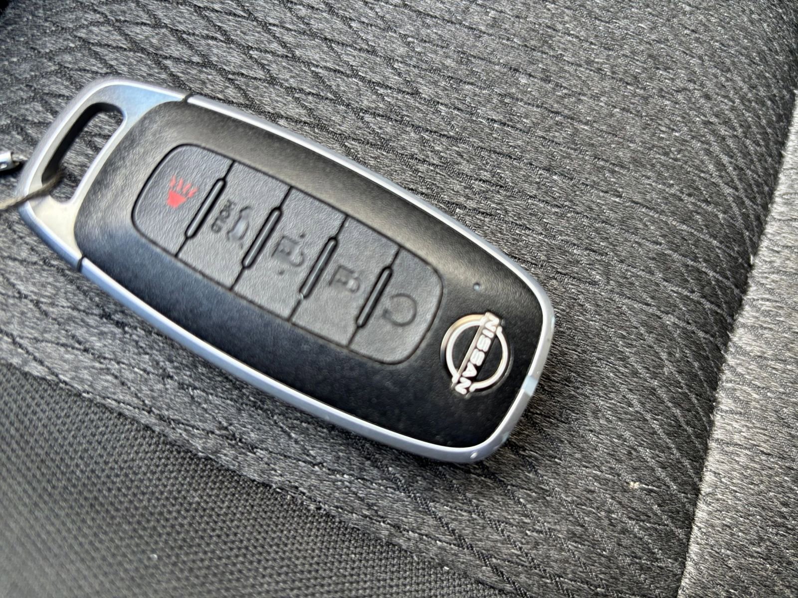 Used 2025 Nissan Rogue SV FWD image 27
