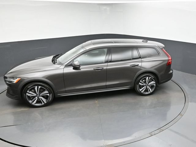 Used 2025 Volvo V60 B5 Cross Country Plus AWD/4WD image 41