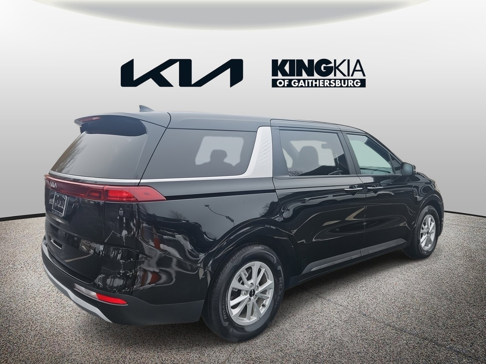 Certified 2024 Kia Carnival LX image 3