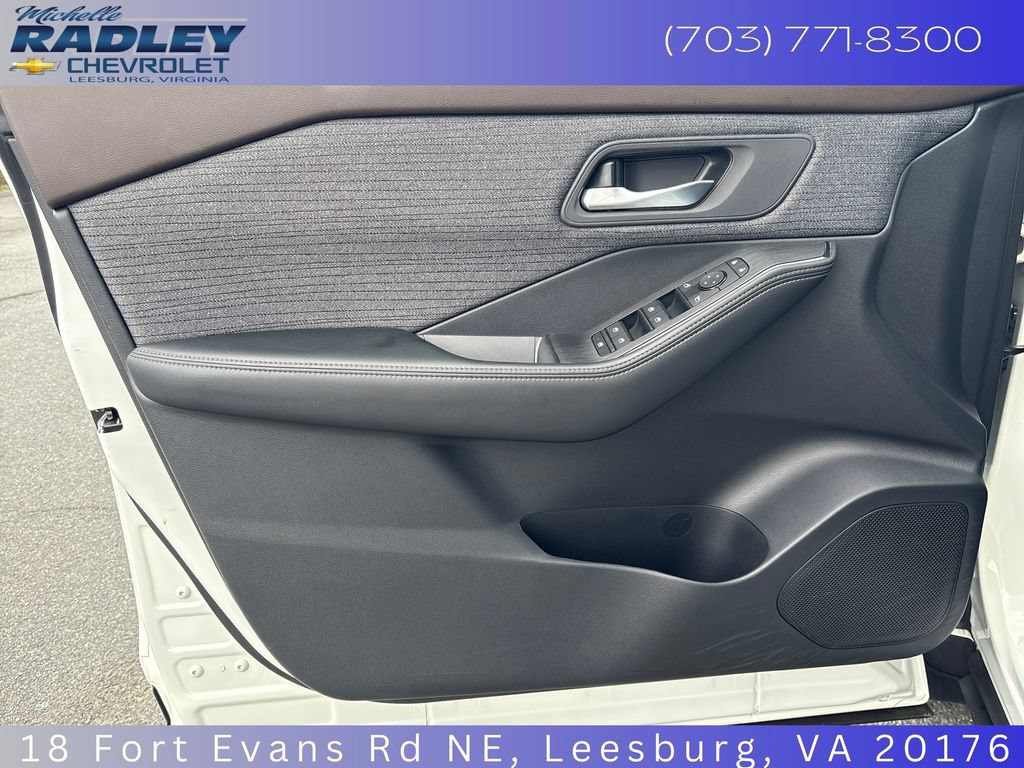 Used 2023 Nissan Rogue SV AWD/4WD image 12