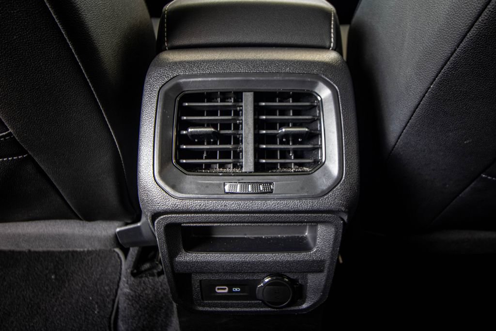 Used 2023 Volkswagen Tiguan SE R-Line image 27
