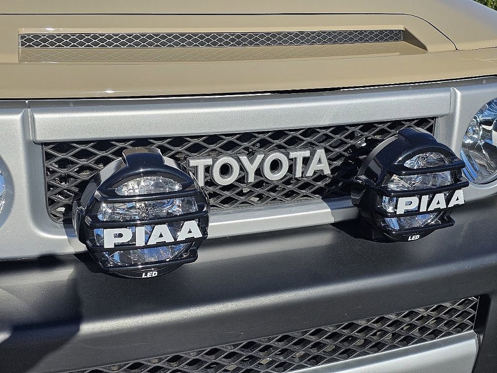 Used 2014 Toyota FJ Cruiser 4WD w/ Upgrade Package image 9