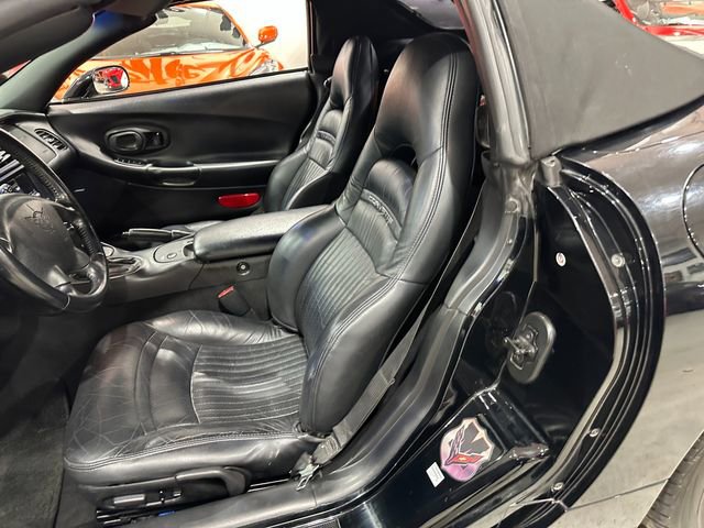 Used 2002 Chevrolet Corvette Convertible w/ Preferred Equipment Group2 RWD image 17
