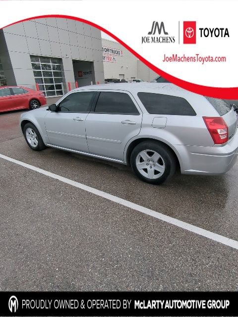 Used 2005 Dodge Magnum SE RWD image 1