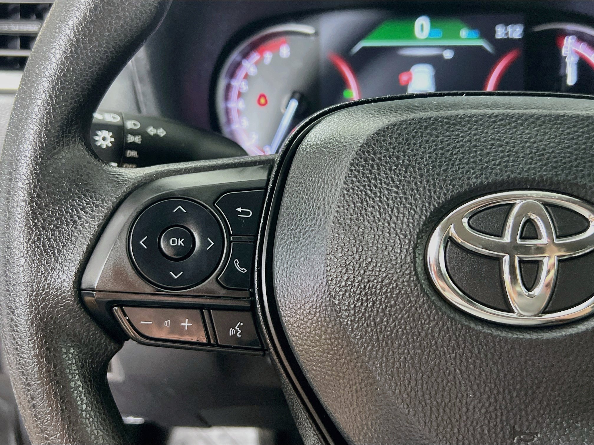 Used 2025 Toyota RAV4 LE FWD image 18