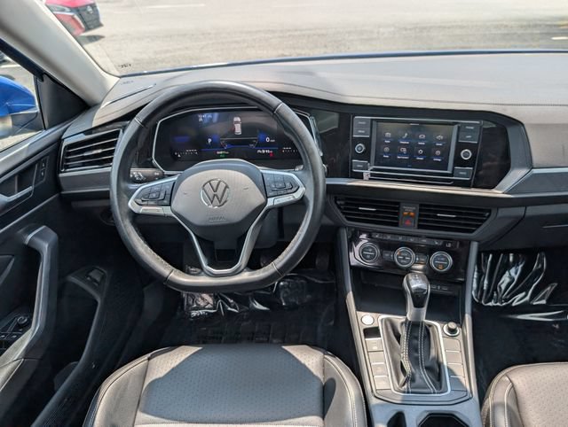 Used 2024 Volkswagen Jetta SE FWD image 16