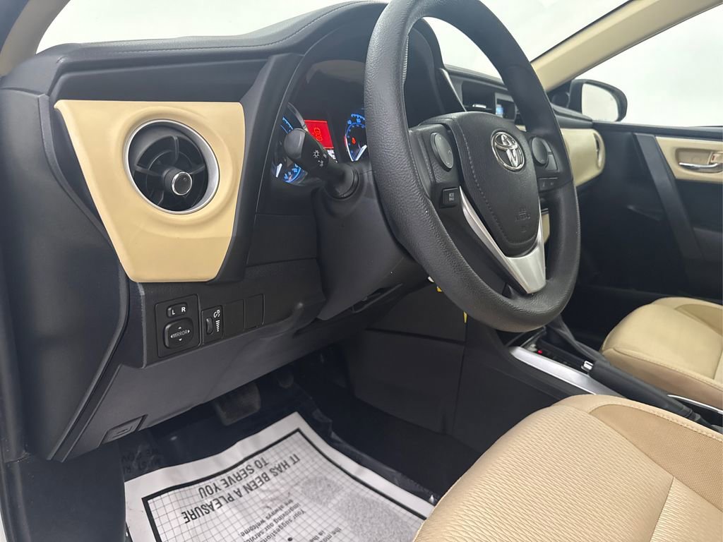 Used 2017 Toyota Corolla LE FWD image 29